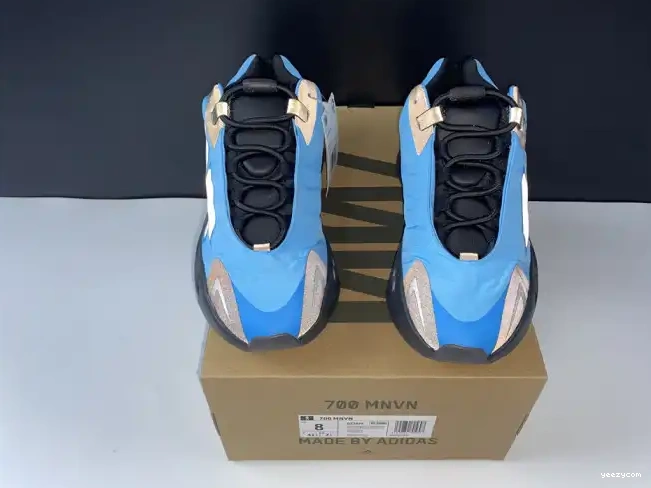 'Bright Cyan' GZ3079 Boost Yeezy 700 ADIDAS MNVN 0702